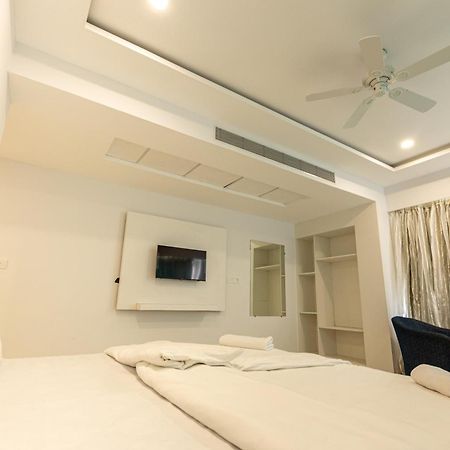 The Grand Monarch Hotel, Ujjain Extérieur photo