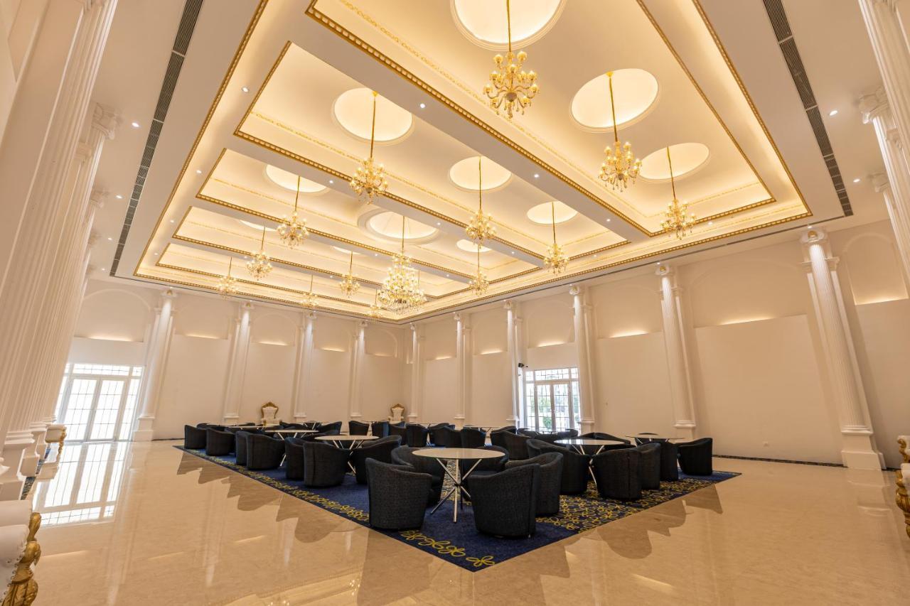 The Grand Monarch Hotel, Ujjain Extérieur photo