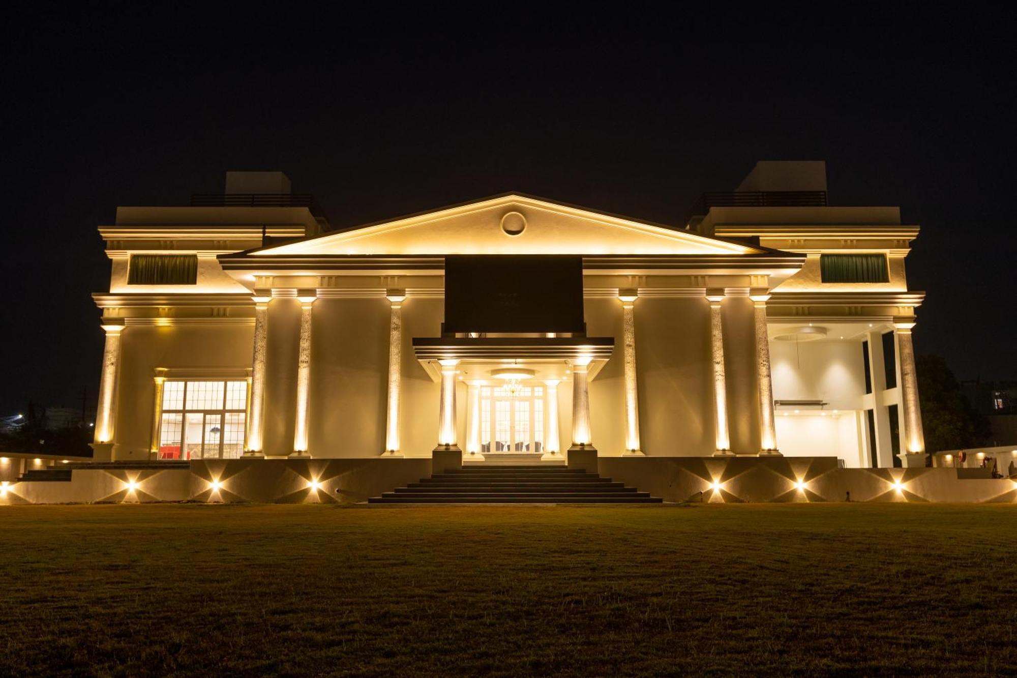 The Grand Monarch Hotel, Ujjain Extérieur photo