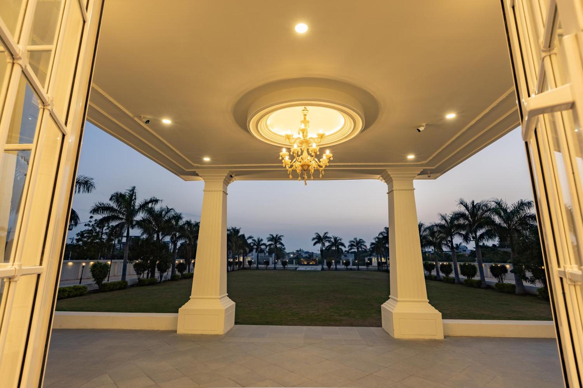 The Grand Monarch Hotel, Ujjain Extérieur photo