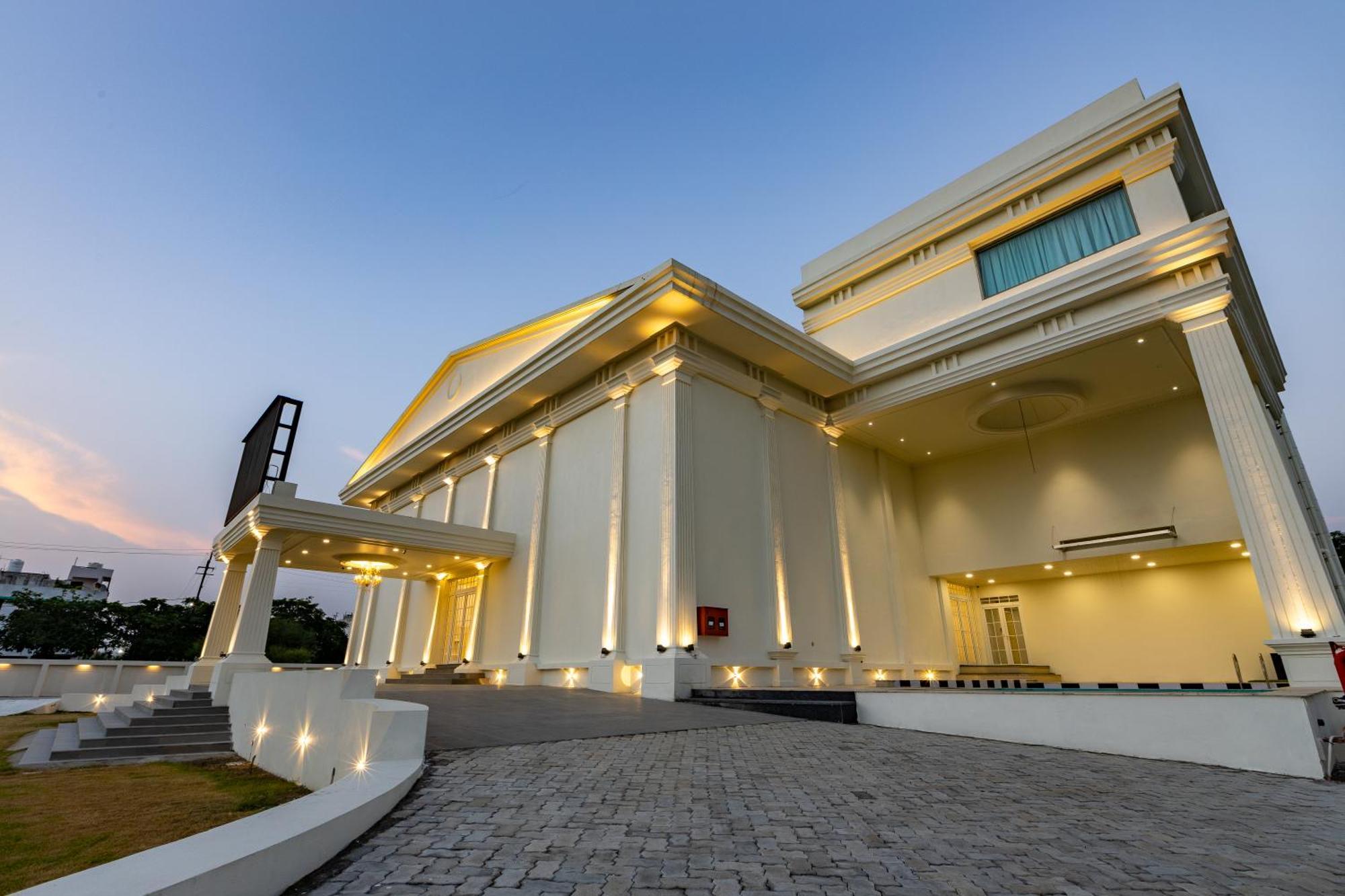 The Grand Monarch Hotel, Ujjain Extérieur photo