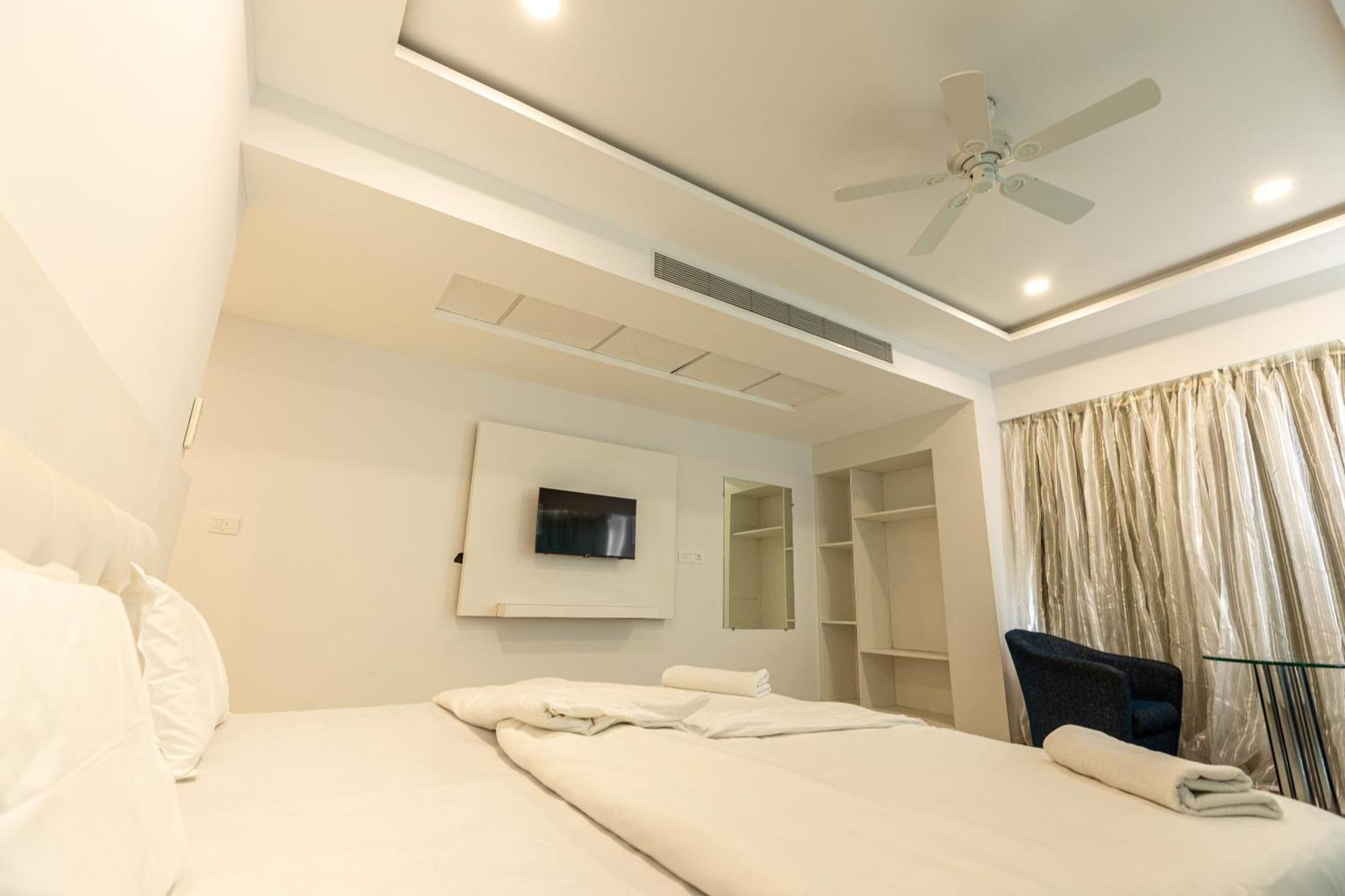 The Grand Monarch Hotel, Ujjain Extérieur photo